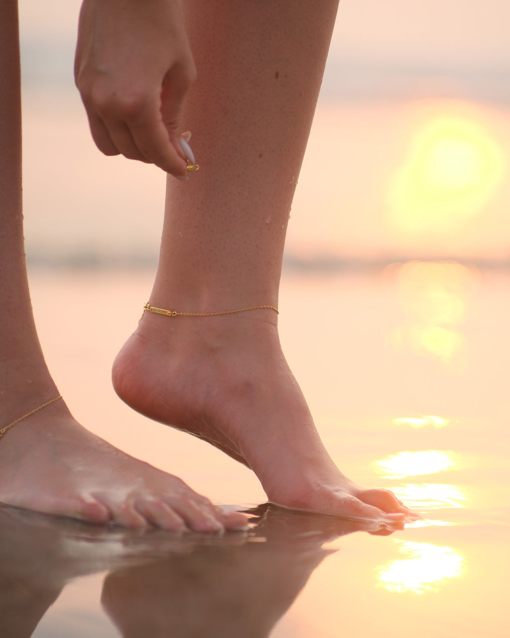 Detailed shot of adjustable chain and lobster claw clasp on Aethic anklet in 18KT gold vermeil