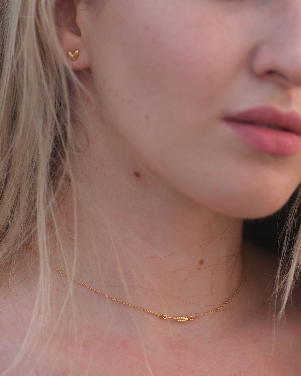 Delicate 18KT gold vermeil Sway Necklet with a pendant and adjustable chain